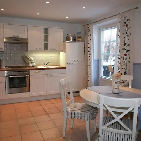 Apartment Unterm Reetdach M Terras O Balk U Sauna Middelhagen