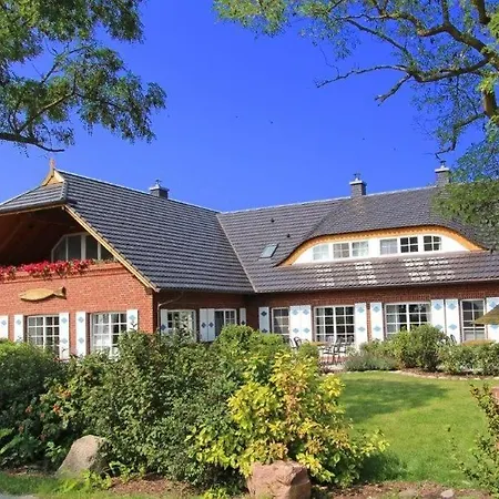 Unterm Reetdach M Terras O Balk U Sauna * Middelhagen