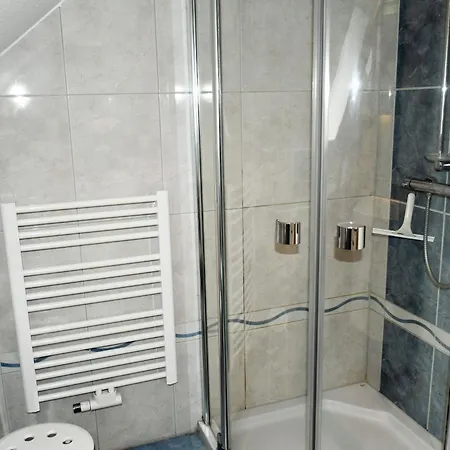 Apartment Unterm Reetdach M Terras O Balk U Sauna Middelhagen